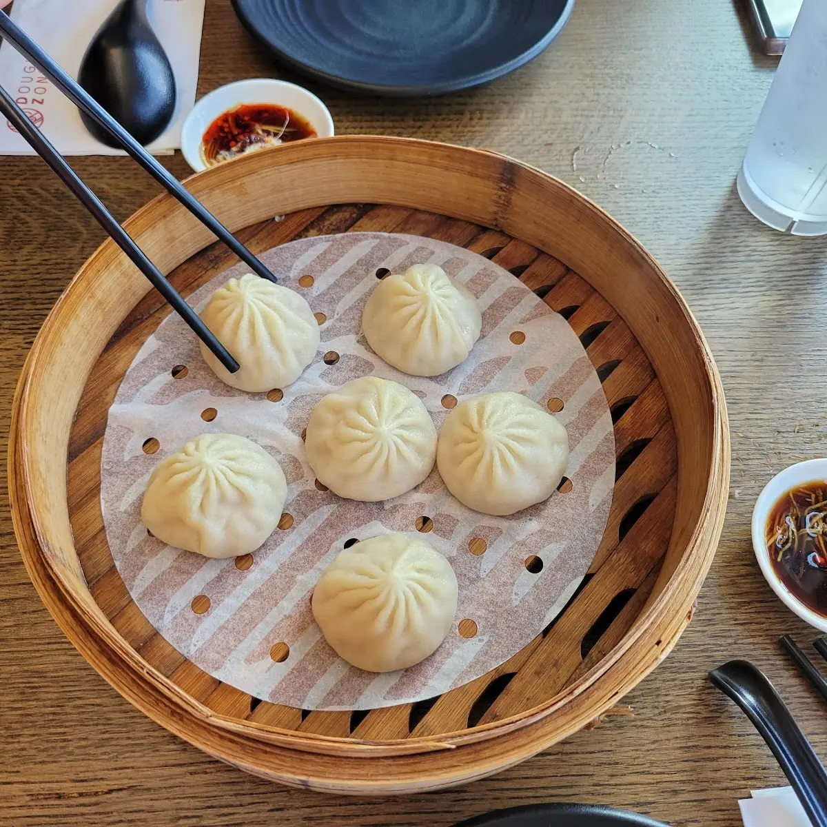 chicken xiao long bao 8 鸡肉小笼包